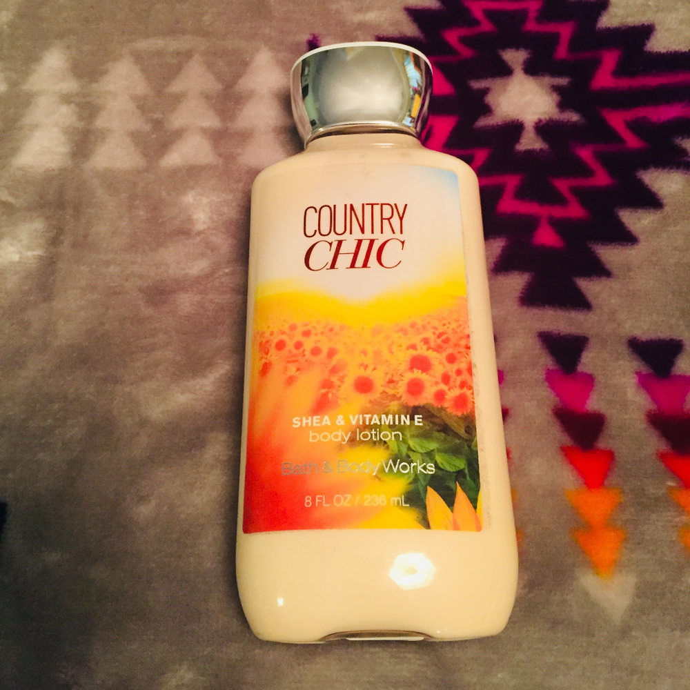 BATH & BODY WORKS COUNTRY CHIC BODY LOTION